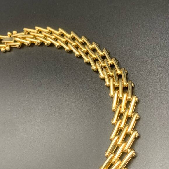 Vintage Gold Tone Gate Link Necklace - Picture 6 of 13